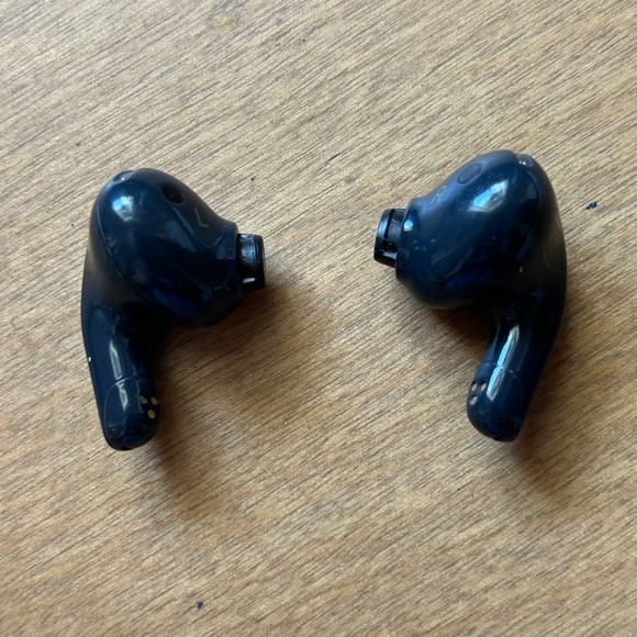 LG Tone Free Noise Cancellation Wireless Earbuds - Picture 5 of 12